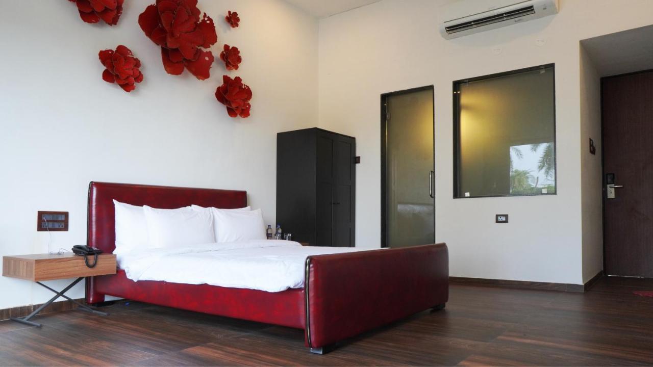 Shanti Resorts Valsad Exterior foto